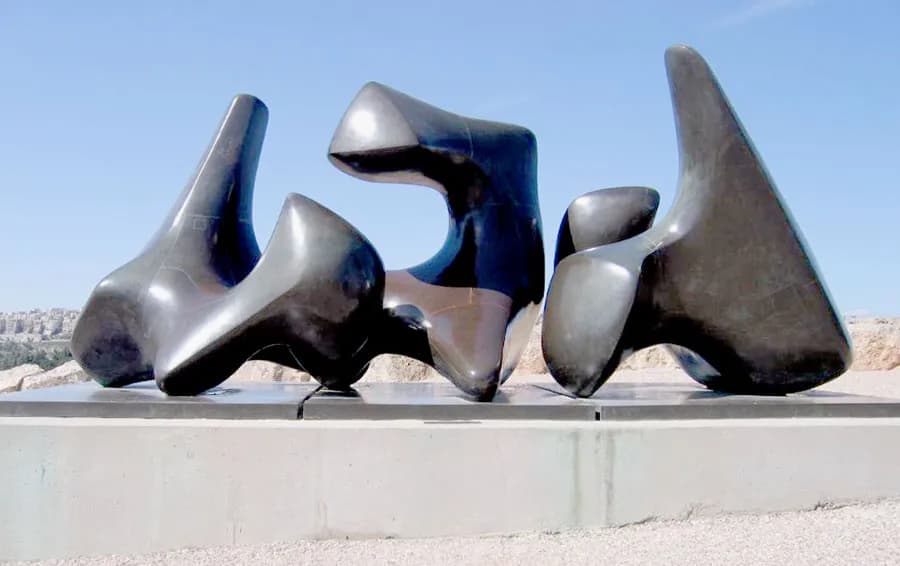 Rzeźba przestrzenna: odkryj jej znaczenie i wpływ na sztukę nowoczesną