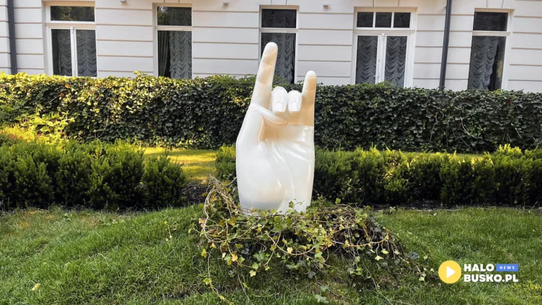 Rzeźba dłoń – odkryj ich znaczenie i niezwykłe przykłady w sztuce