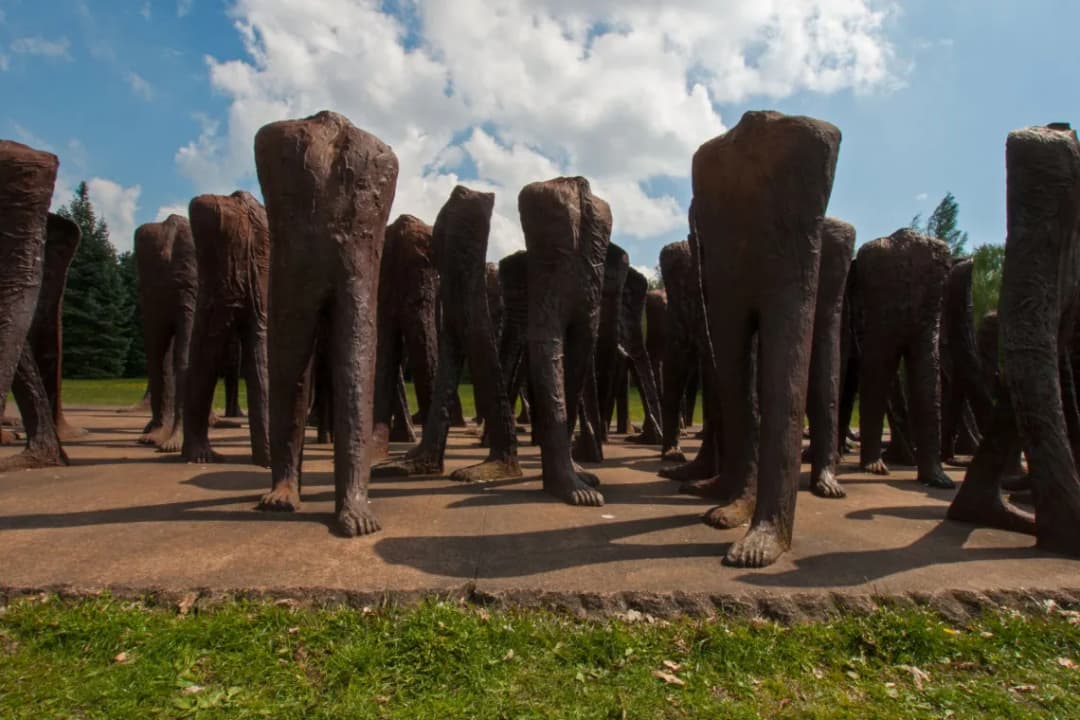 Rzeźby Nierozpoznani Magdaleny Abakanowicz: Historia i znaczenie w sztuce
