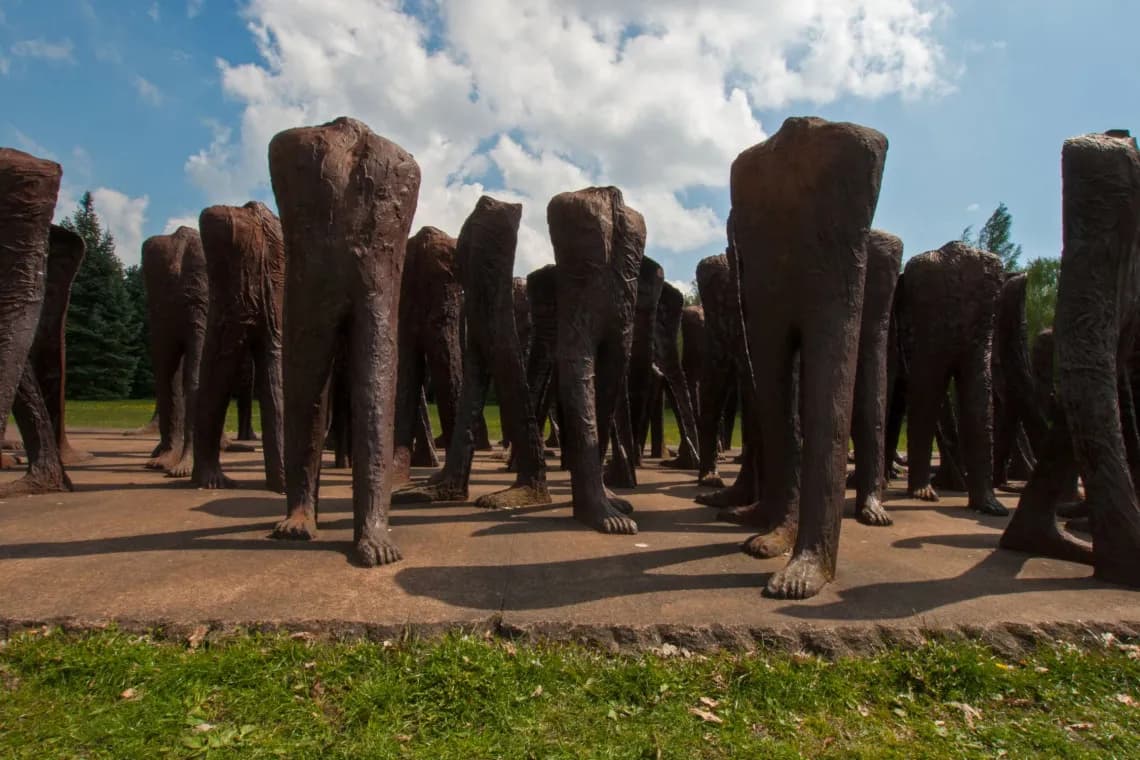 Rzeźby Nierozpoznani Magdaleny Abakanowicz: Historia i znaczenie w sztuce