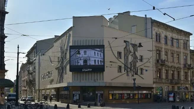 Kto może skorzystać z biletów ulgowych w Teatrze Bagatela?