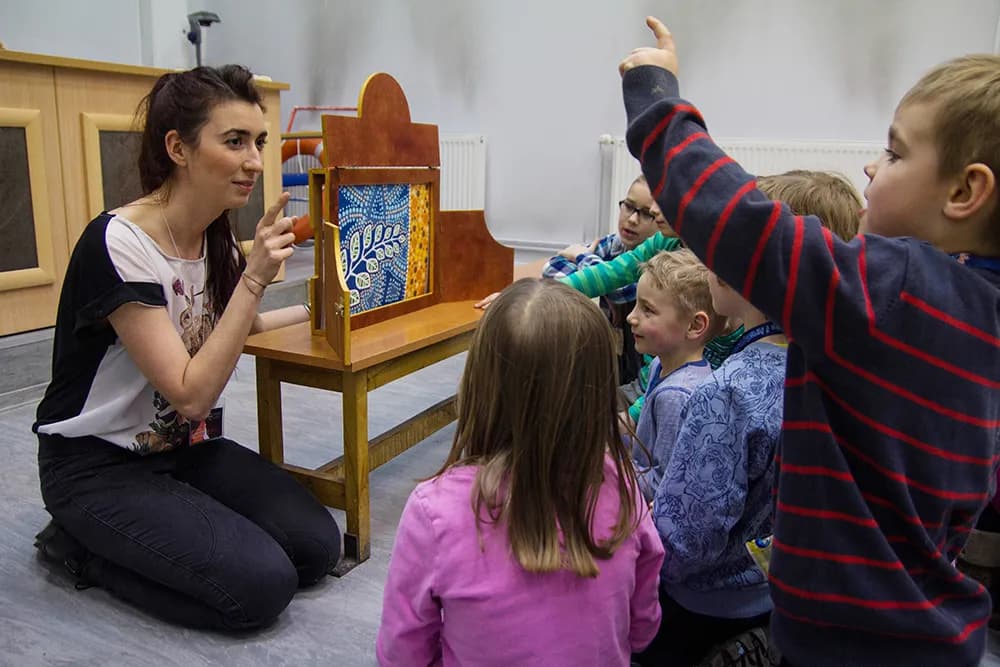 Teatr kamishibai co to jest – odkryj magię opowiadania historii