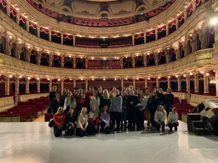 Praca w teatrze Słowackiego: aktualne oferty i wymagania stanowisk