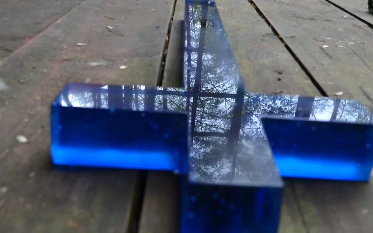 Rzeźby ze szkła: odkryj ich historię, techniki i artystów