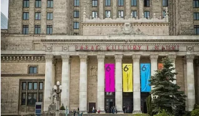 Jak wejść do teatru 6 piętro w Warszawie - proste wskazówki i dojazd