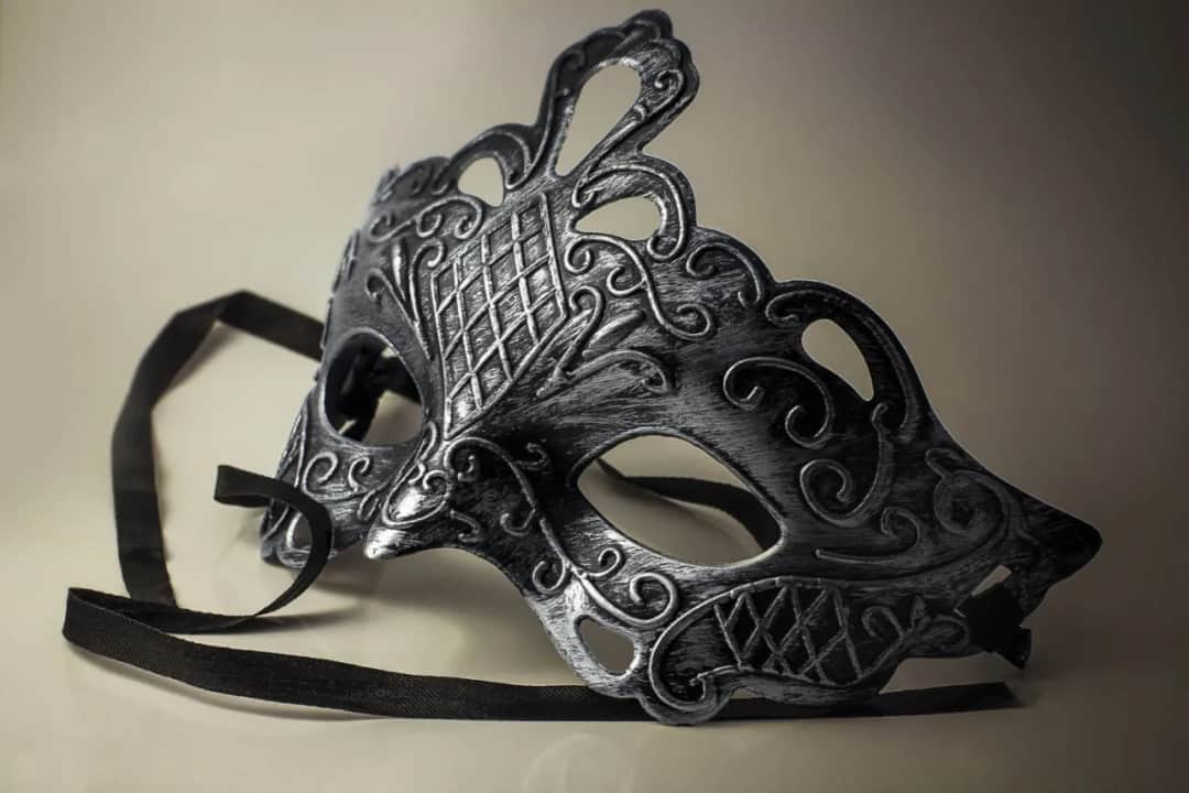 Symbol teatru: historia masek i ich współczesne znaczenie