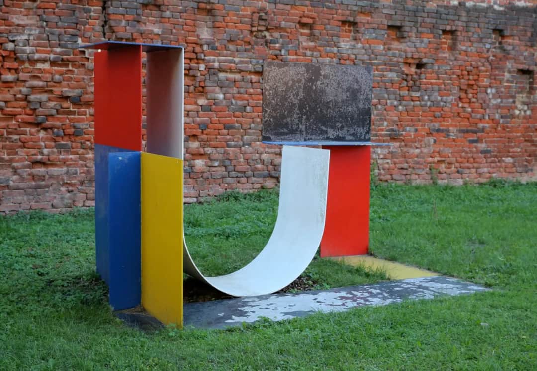 Kobro rzeźby: Jak awangardowa artystka zmieniła sztukę nowoczesną