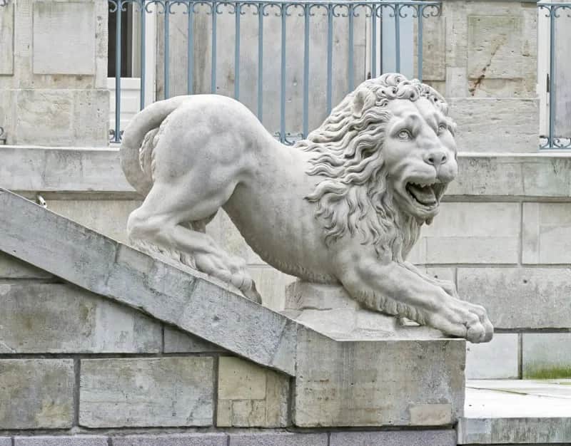 Rzeźby w Łazienkach Królewskich: Odkryj ich fascynującą historię