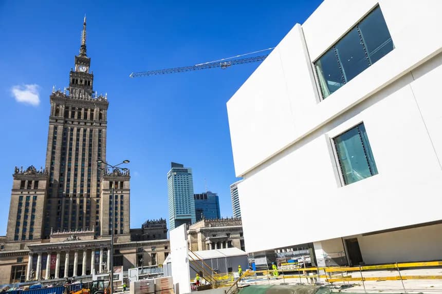 Muzeum sztuki nowoczesnej w Warszawie: kontrowersje i architektura