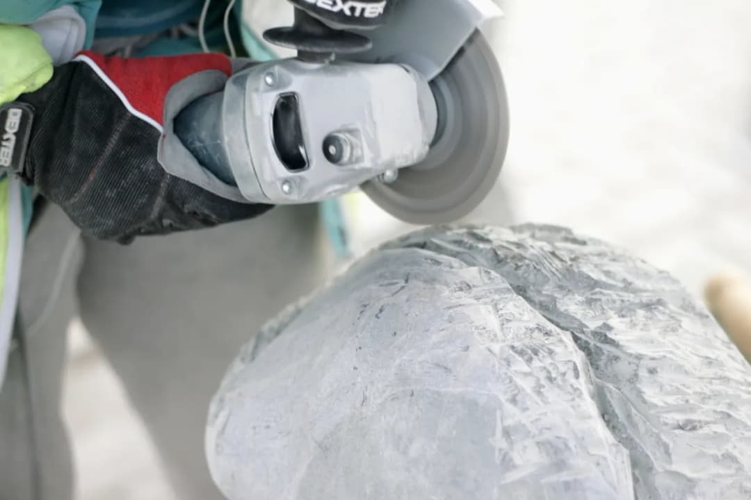 Rzeźba w kamieniu: tajniki sztuki i techniki, które musisz poznać